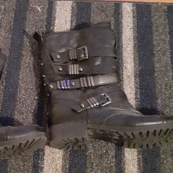 Shoes - Picture 4 of 4